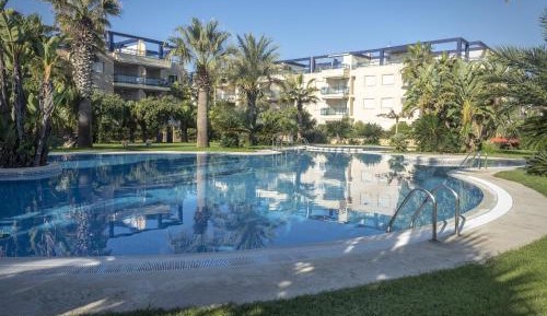 Apartment with Pool View 