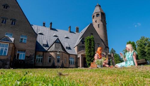 Suite - Castle