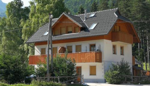 Apartment with Mountain View