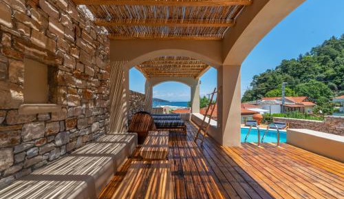 Deluxe Suite with Sea View (Two Types)