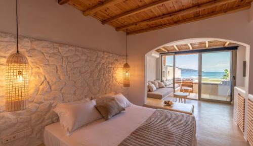 Premium Suite with Sea View and Outdoor Swimming Pool