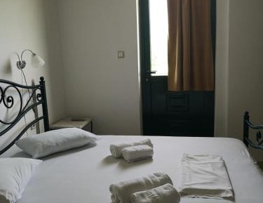 Double or Twin Room with Mountain View
