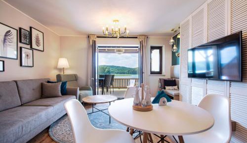 Apartment with Lake View