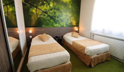 2 Neighboring Double Rooms (2 Adults + 2 Children)