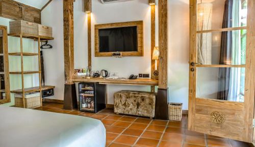 Royal Joglo - Poolside One-bedroom