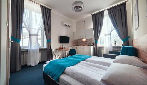 Deluxe Double Room (2 Adults + 1 Child)
