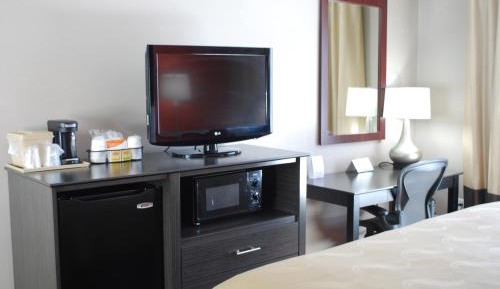 Queen Room - Accessible/Non-Smoking