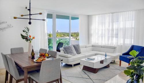 Premier Bayview Suite 3 Bedroom 2 Bath Granite Kitchen