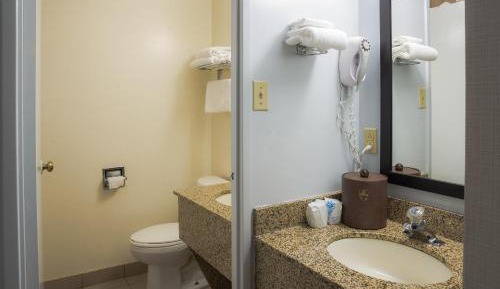 Queen Suite with Spa Bath