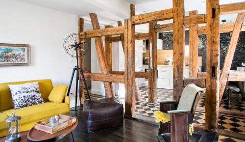 Apartment with Balcony