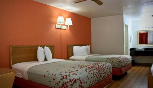 Deluxe Double Room (2 Adults + 1 Child)