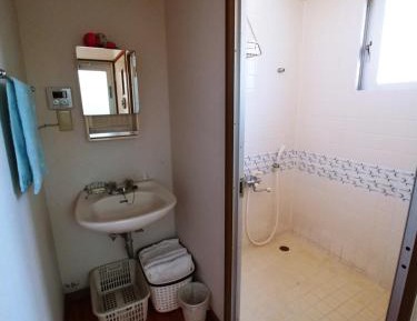 Cottage (8 Adults)