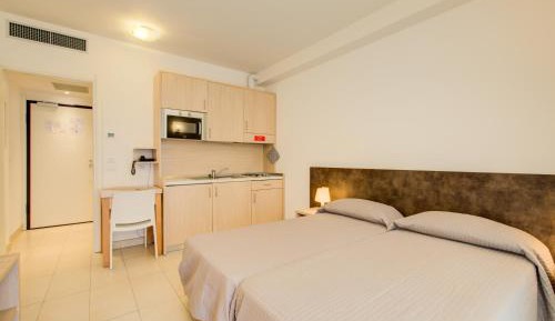 Apartment with 2 Private Bathrooms (5 Adults)