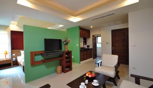 Deluxe Queen Suite