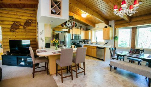 Four-Bedroom Holiday Home