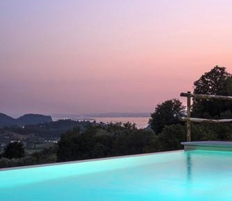 Apartment with Pool View 