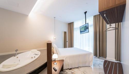 Suite with Spa Bath