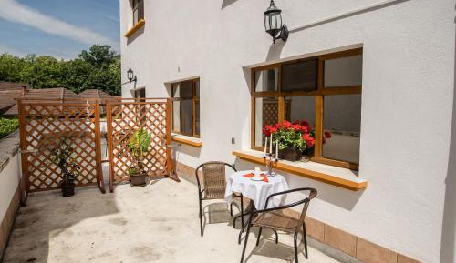 One-Bedroom Apartment with Balcony