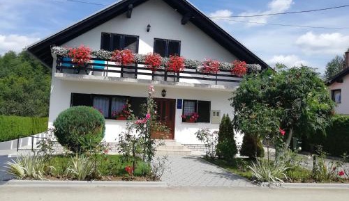 Two-Bedroom Apartment (5 Adults)