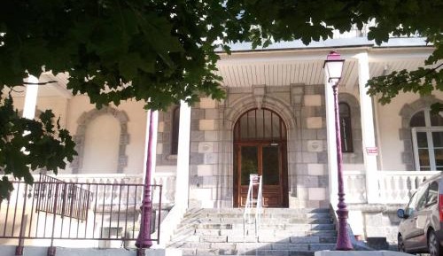 Studio with Mountain View