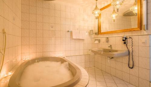 King Suite with Spa Bath