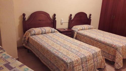Basic Triple Room with Shared Bathroom