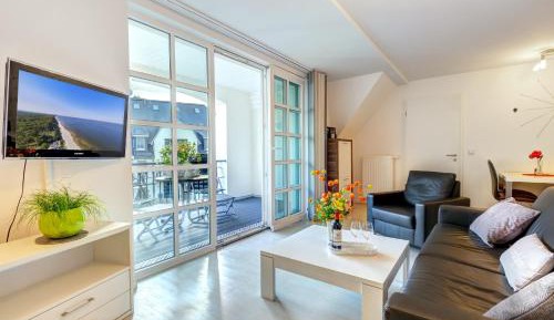 Apartment with Lake View