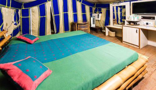 Deluxe Double Room (2 Adults + 1 Child)