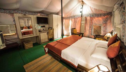 Deluxe Double Room (2 Adults + 1 Child)