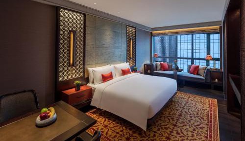 Classic King Room with City View - Smoking