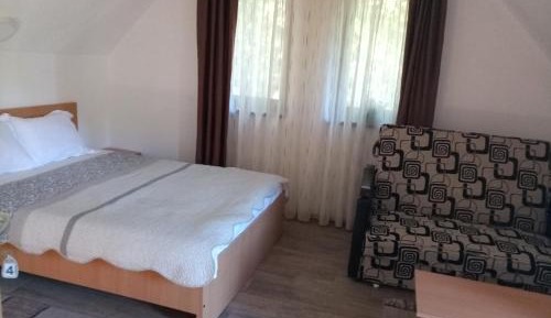 Deluxe Room (2 Adults + 1 Child)