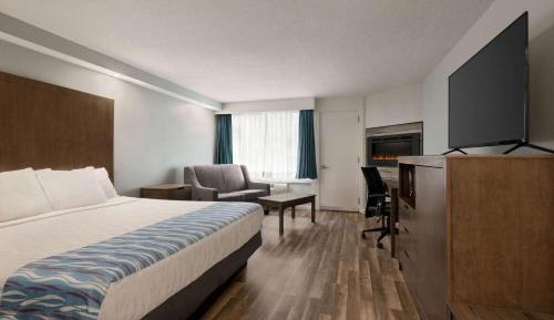 Deluxe King Room with Fireplace - Non-Smoking