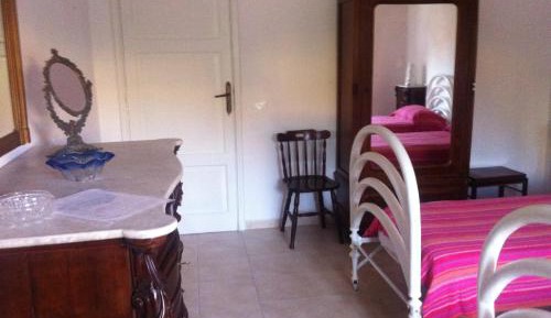 Economy Twin Room with Private External Bathroom