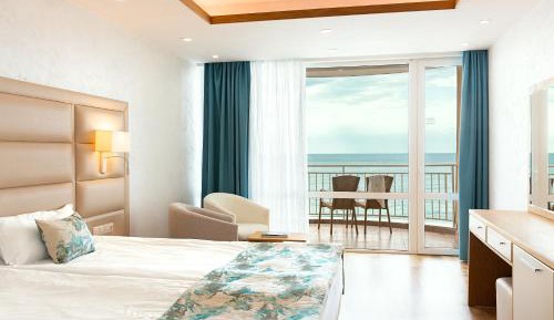 Twin Room with Balcony and Frontal Sea View
