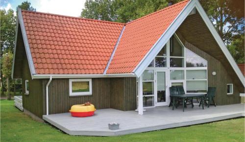 Three-Bedroom Holiday Home 