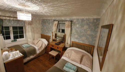 Twin Room with Shower