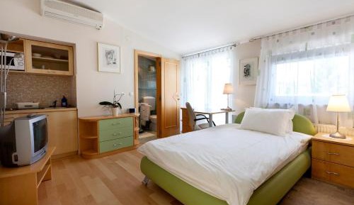 Studio (1 Adult)