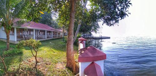 King Room with Lake View
