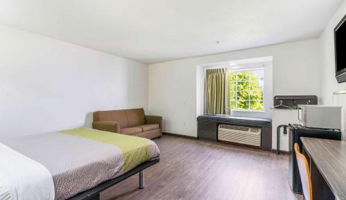 King Room - Disability Access - Non-Smoking