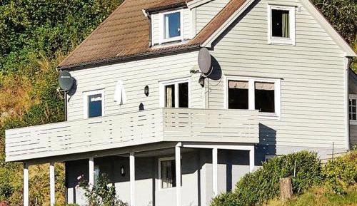 Five-Bedroom Holiday Home