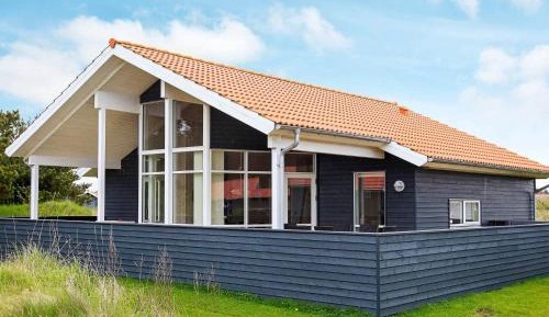 Three-Bedroom Holiday Home 