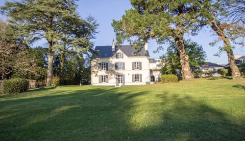 Ten-Bedroom House