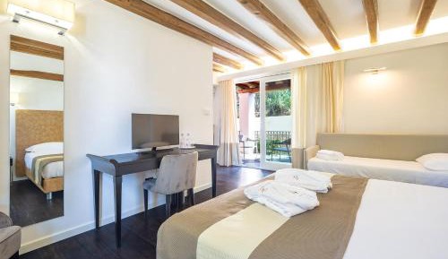 Deluxe Double Room with Balcony
