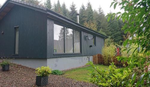 Superior Cottage with Loch View