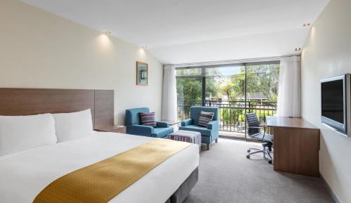 Standard King Room with Garden View