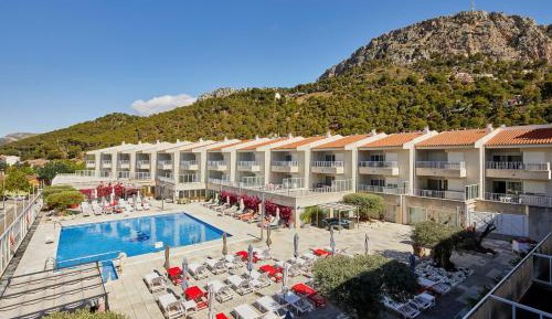 Two-Bedroom Apartment with Pool View (3 Adults + 2 Children)