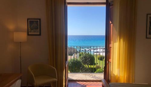 Double Room with Balcony and Sea View