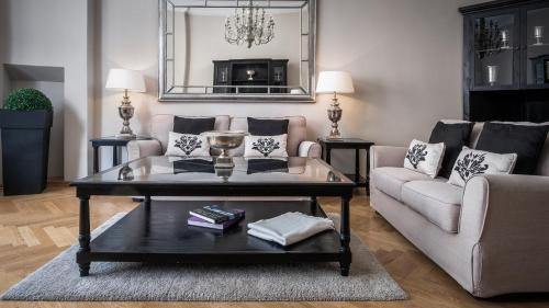 Deluxe Three-Bedroom Apartment