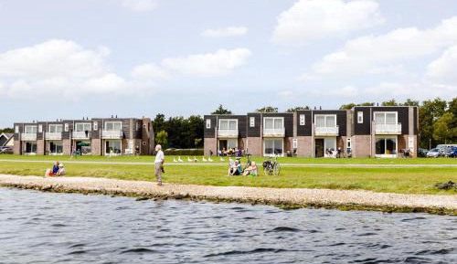 Apartment with Lake View