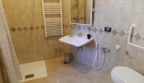 Queen Room - Disability Access